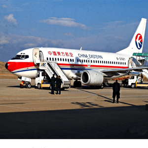 白云空运航空快运业稳步发展的原因是什么？